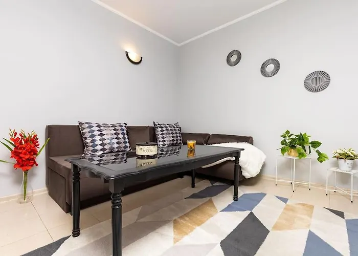 'selin' Walking Distance To Center