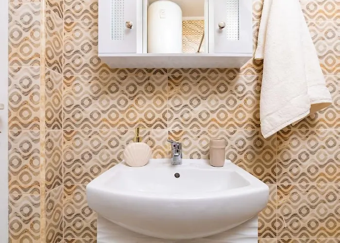 'selin' Walking Distance To Center *