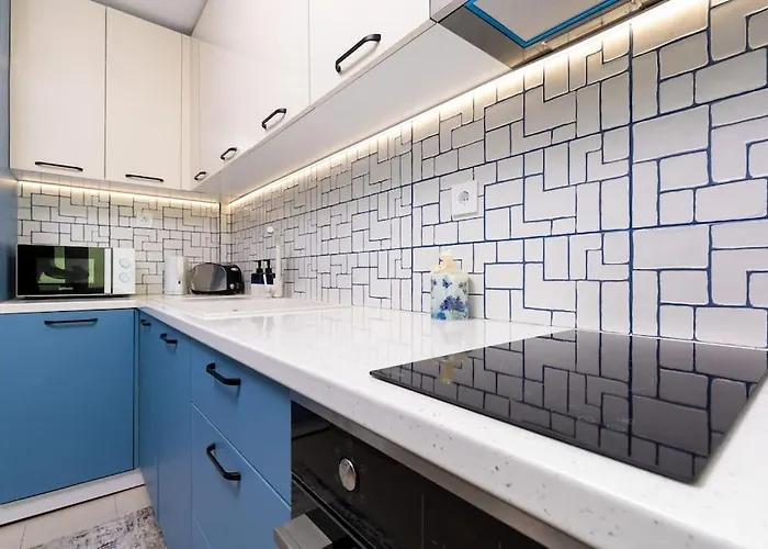 'selin' Walking Distance To Center